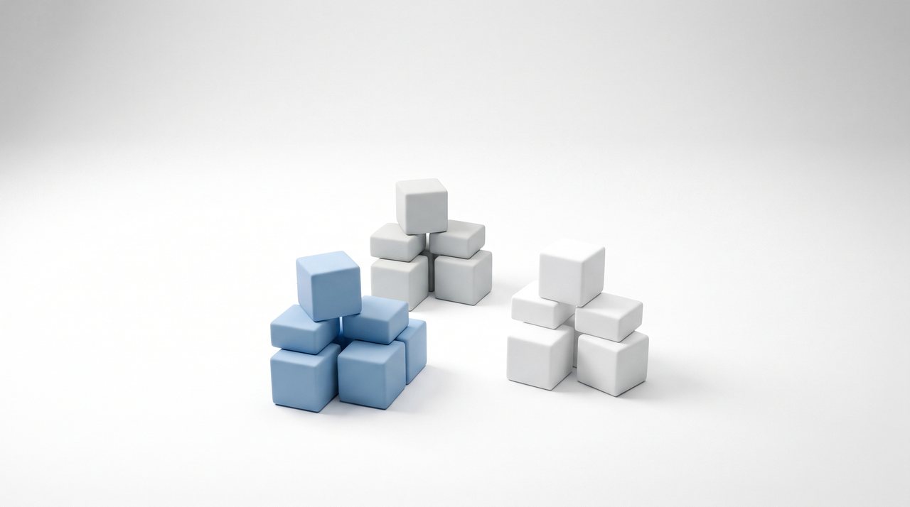 세 무리로 나뉘어 놓인 흰색과 파란색 블록들